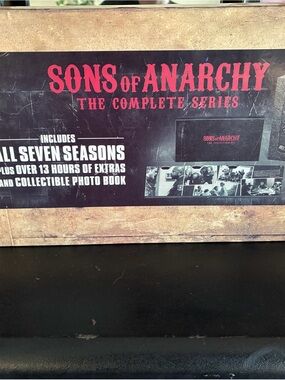 Sons of Anarchy: The Complete Series Box Set - Black & Red